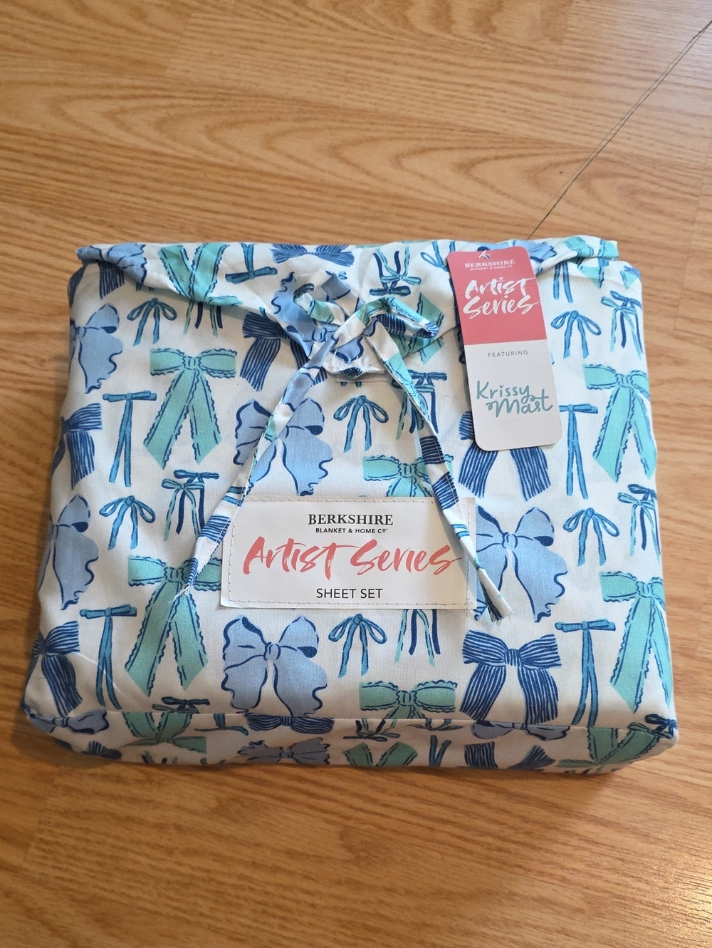 Berkshire Artist Series Bow Print Full Sheet Set